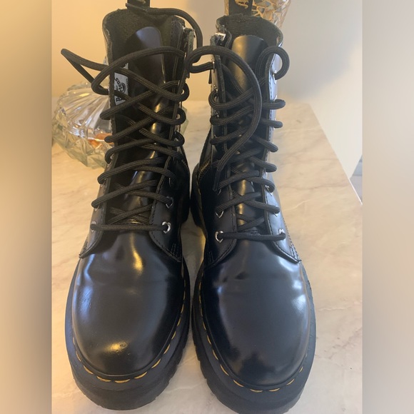 Dr Martens Hello Kitty size 7 - Picture 3 of 11